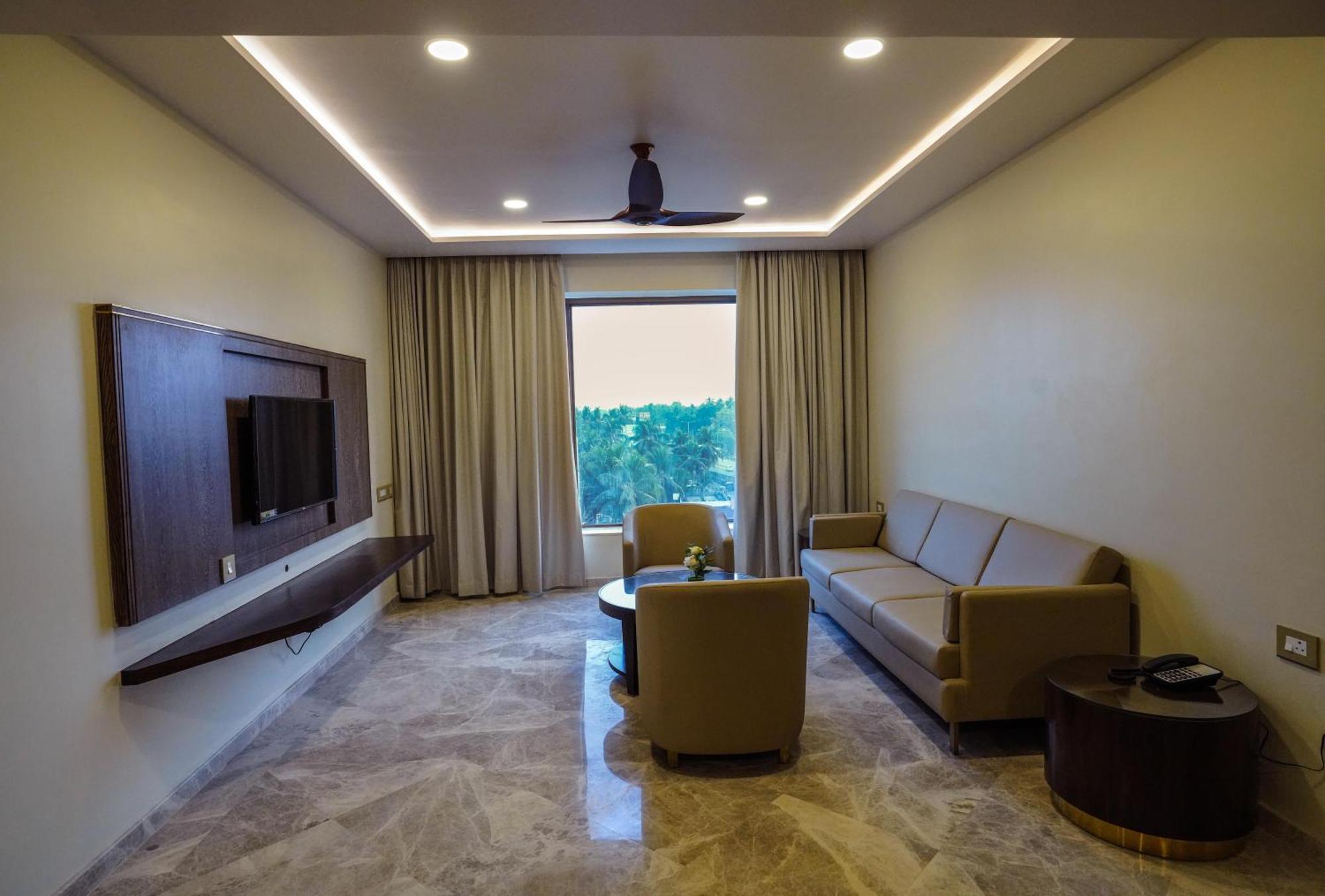 Uva Manish Hotel Kundapur Bagian luar foto