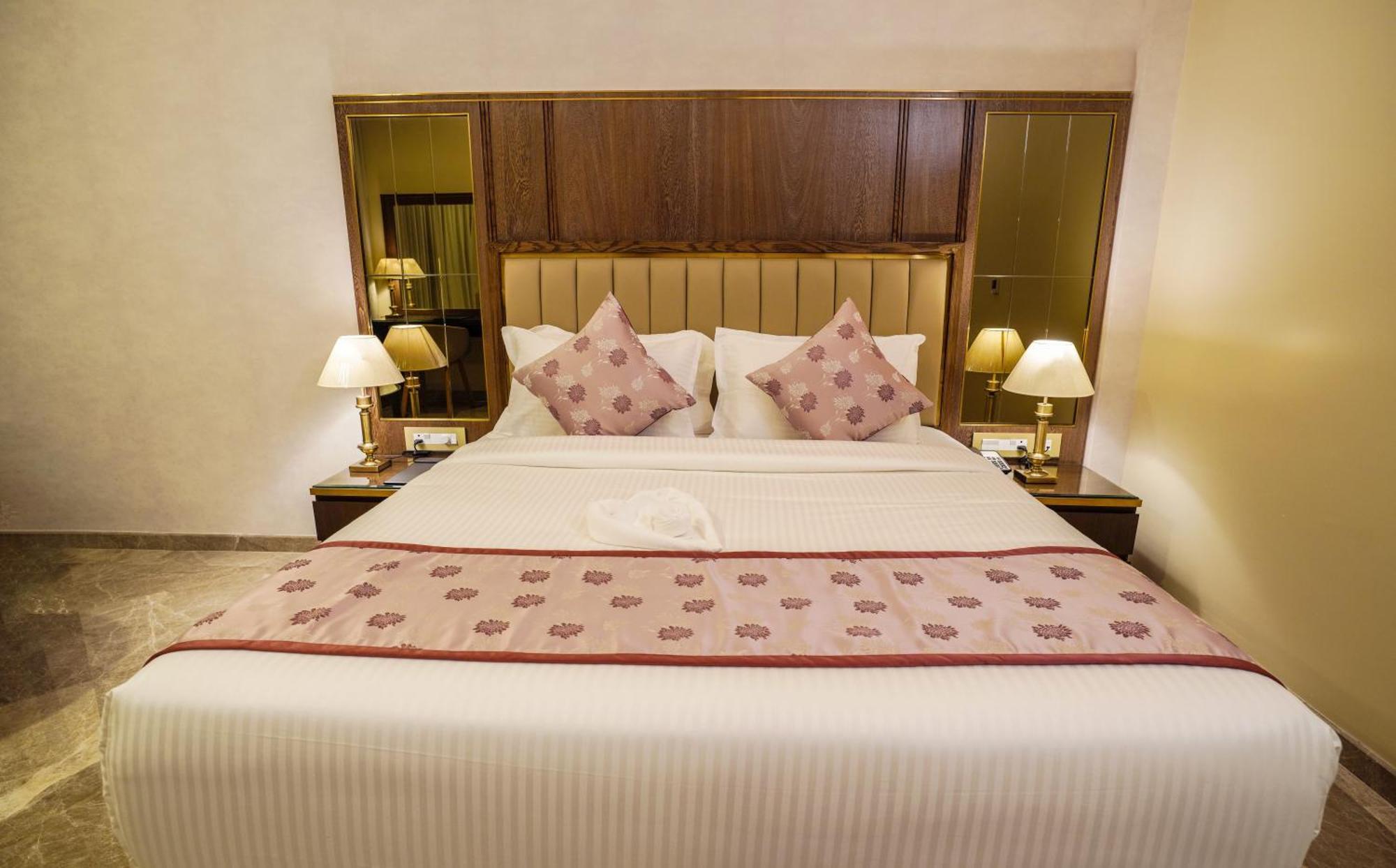 Uva Manish Hotel Kundapur Bagian luar foto