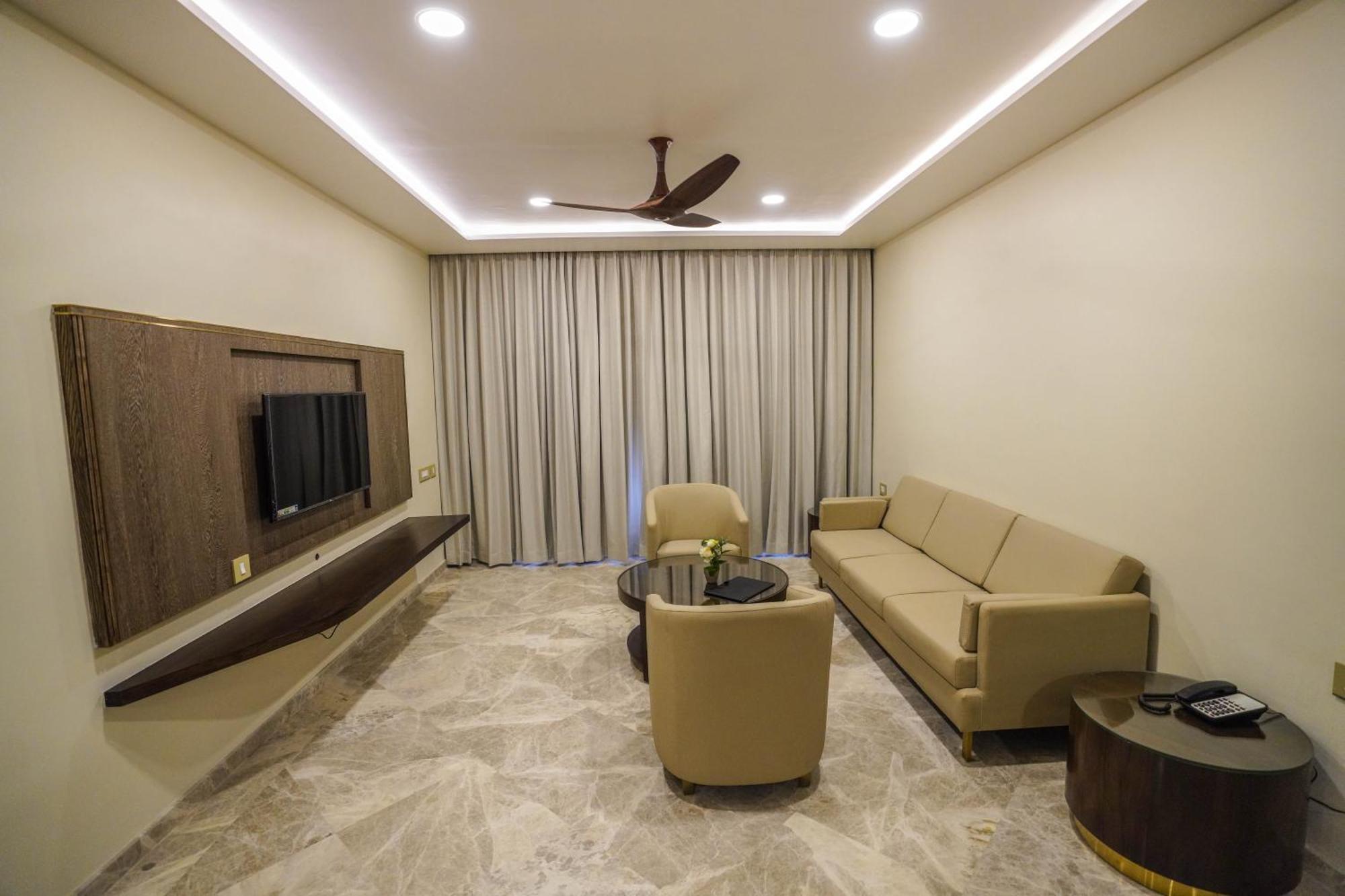 Uva Manish Hotel Kundapur Bagian luar foto