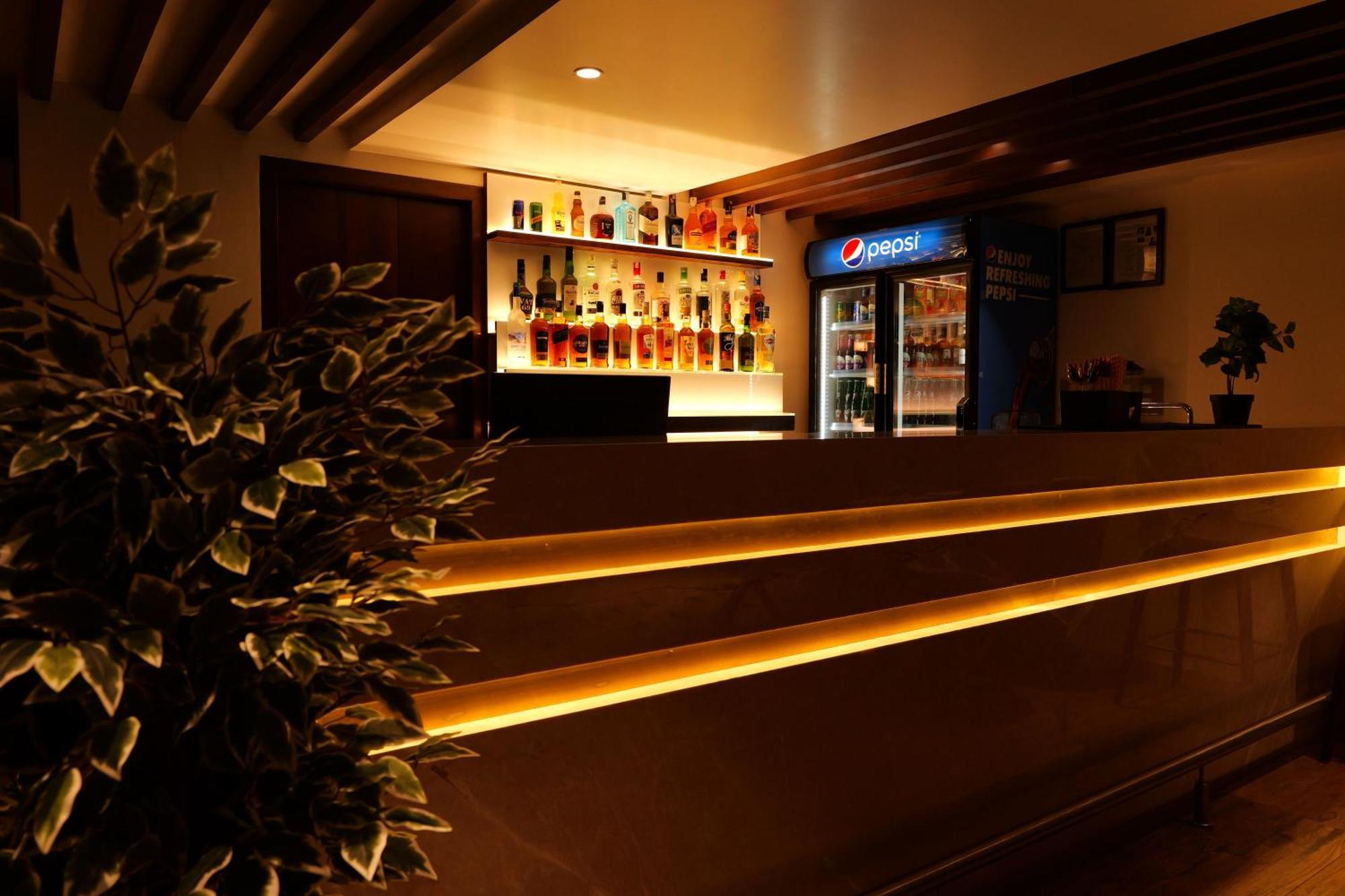 Uva Manish Hotel Kundapur Bagian luar foto